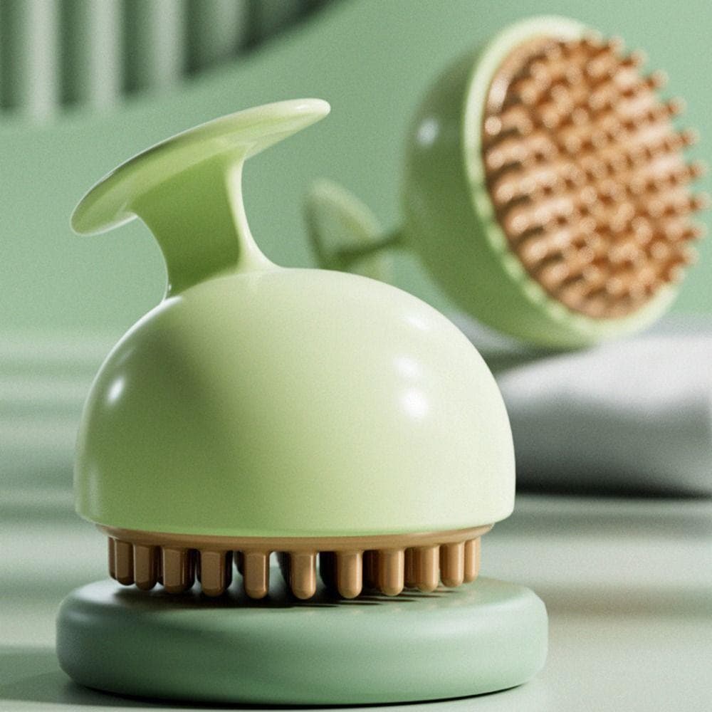 Brosse de massage anti-cellulite manuelle en silicone vert clair avec picots marron, vue de près sur fond doux.