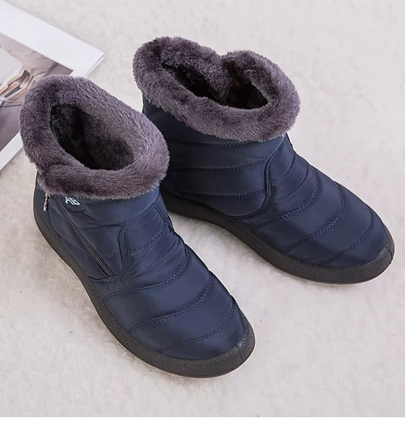 Boots Imperméable Femme en bleu marine avec doublure en fourrure grise, vue de dessus mettant en avant le design matelassé.