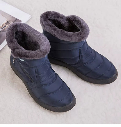 Boots Imperméable Femme en bleu marine avec doublure en fourrure grise, vue de dessus mettant en avant le design matelassé.