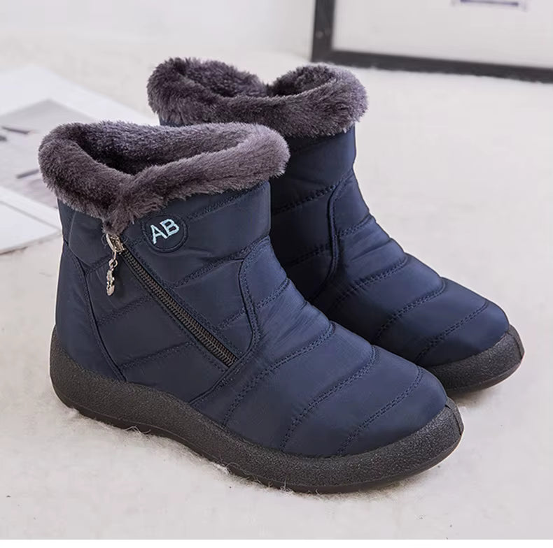 Boots Imperméable Femme en bleu marine avec doublure en fourrure grise, vue latérale mettant en avant la fermeture éclair.