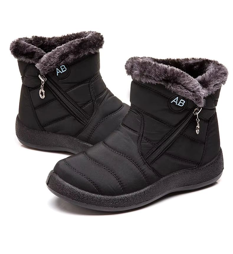 Boots Imperméable Femme noires avec doublure en fourrure grise, vue générale mettant en avant la texture du matériau et la fermeture éclair.