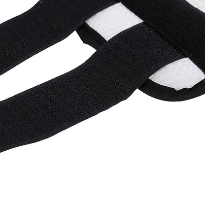 Attelle bras : confort et protection pour vos articulations – détail des sangles noires et de la texture douce en mesh