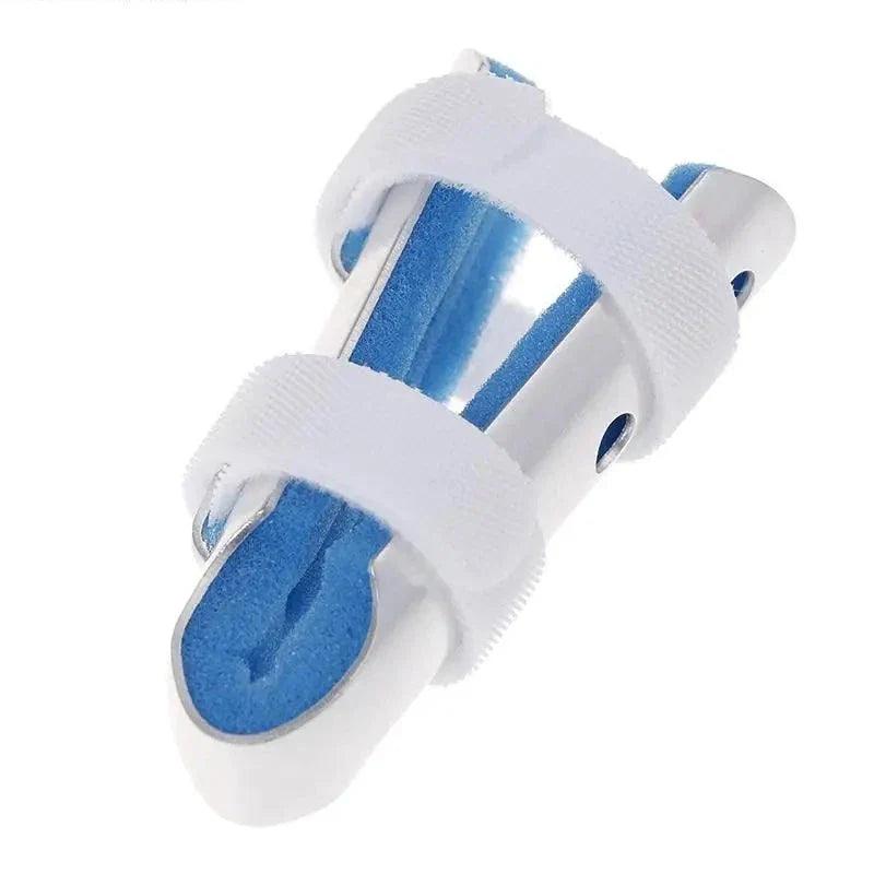 Attelle auriculaire – attelle ergonomique en mesh bleu et blanc, vue de côté montrant les attaches et la structure en métal.