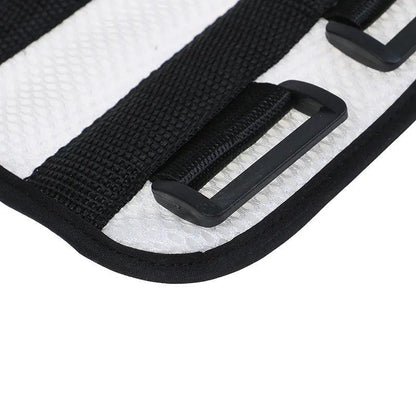 Attelle bras : confort et protection pour vos articulations – gros plan sur les éléments de fixation et la texture en mesh respirant