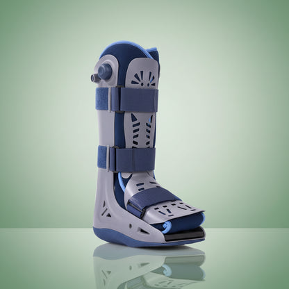 Attelle Botte de marche VELPEAU – vue latérale mettant en avant le design ergonomique et les matériaux respirants