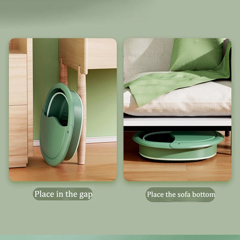 Bain de pied pliable et portable de couleur verte, vue de profil, rangé sous un meuble, mettant en avant son design compact.