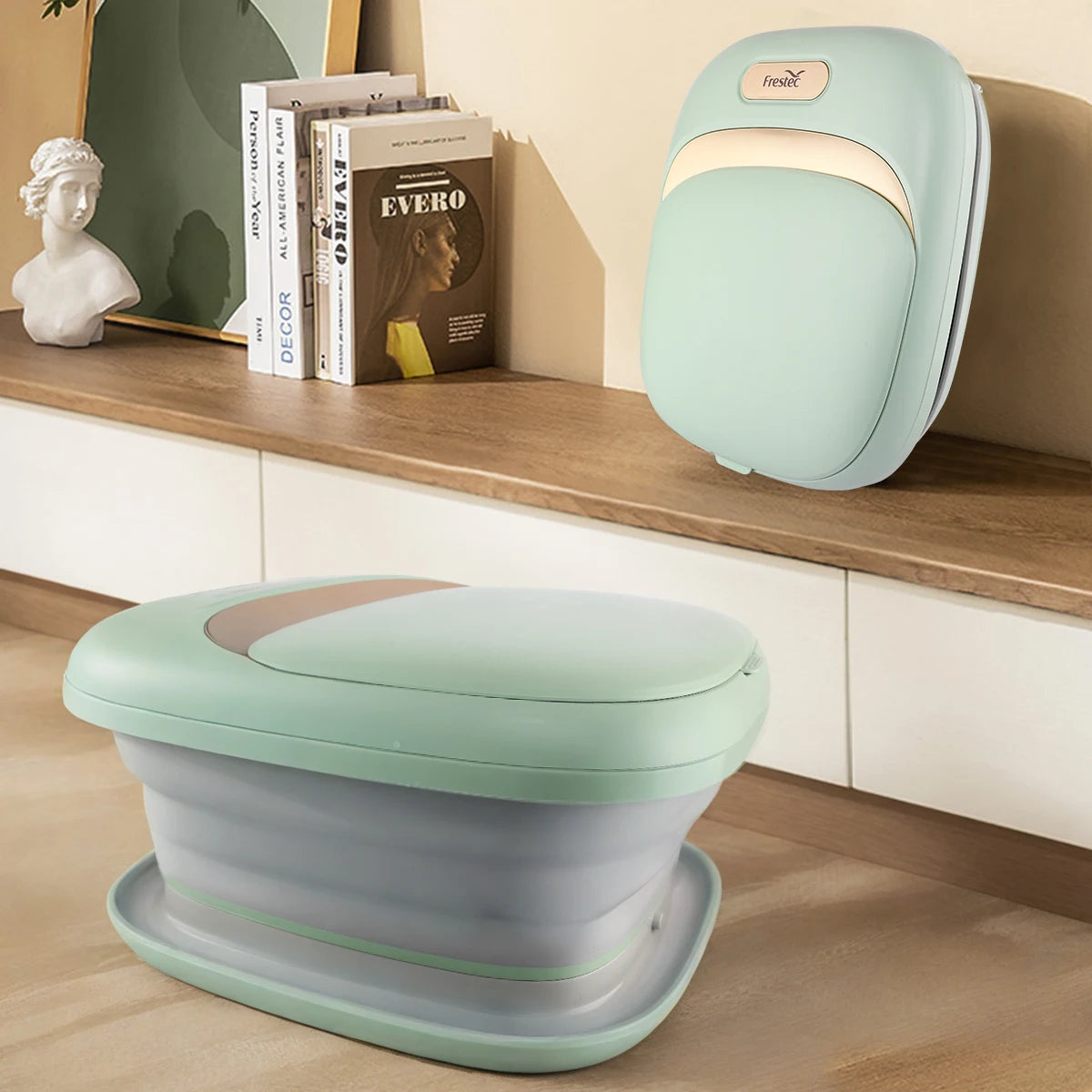 Bain de pied - Bassin pliable pour un massage relaxant des pieds – Seau de bain vert clair avec design moderne et élégant, posé sur un meuble en bois.