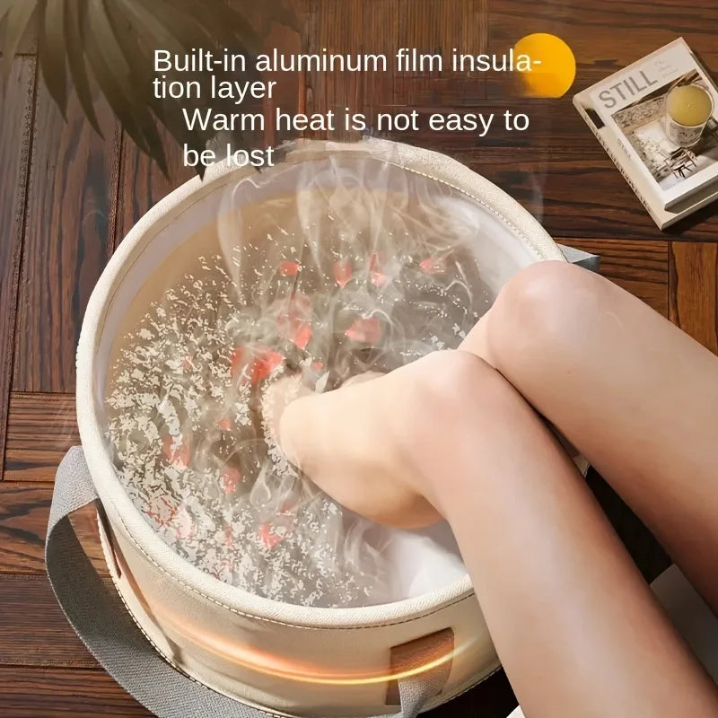 Bain de pied - Baignoire pliante avec préservation de chaleur – vue d'ensemble d'une baignoire beige avec vapeur et un pied immergé dans l'eau chaude