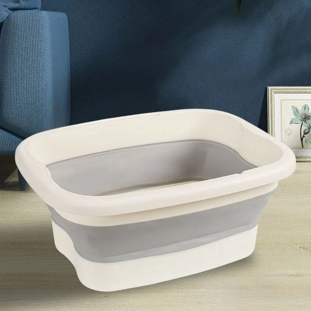 Bain de pied pliable en plastique durable, couleur beige et gris, vue générale sur un fond intérieur apaisant.