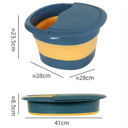 Bain de pied pliable et portable de couleur bleu et jaune, vue de dessus, montrant ses dimensions et son couvercle ajusté.