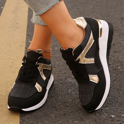 Basket orthopédique femme - Sneakers confortables à semelle épaisse non, vue latérale avec détails dorés et semelle blanche, couleur noire et grise.