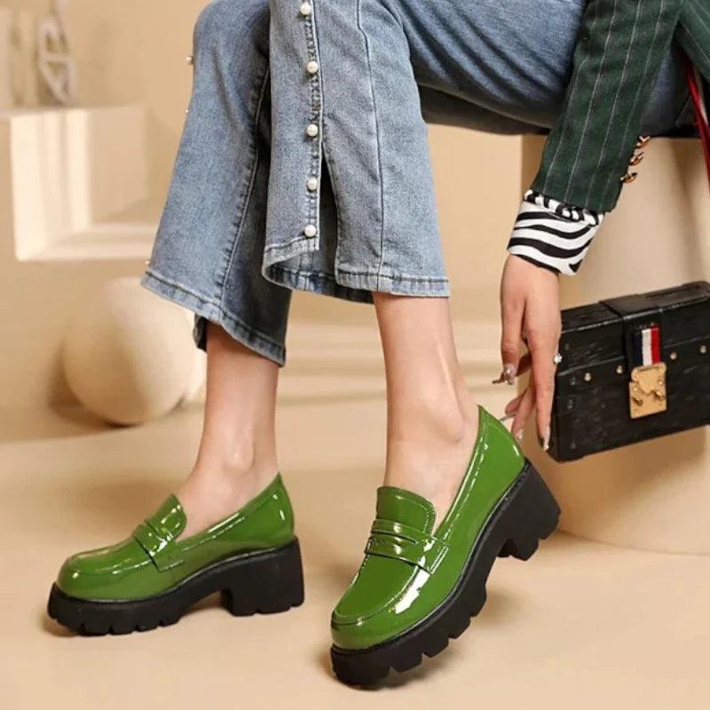SIXTINE - Mocassins compensés en cuir verni Confort Orthopédique