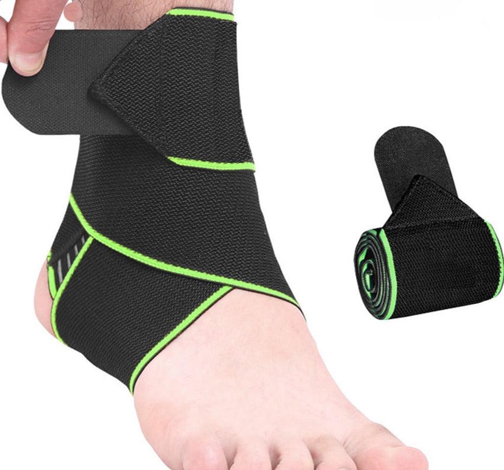 Attelle Cheville ProtectoMove – vue rapprochée montrant le support noir avec des accents verts, enroulée autour d'une cheville.