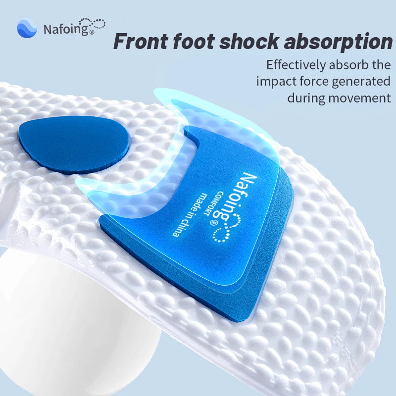 Semelles orthopédiques absorbant les chocs et respirantes – vue rapprochée d'une semelle avec un coussin d'air bleu et texture antidérapante