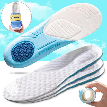 Accessoires Orthopédiques - Chloe – semelles intérieures ergonomiques blanches et bleues montrant leur texture et design sur fond nuageux