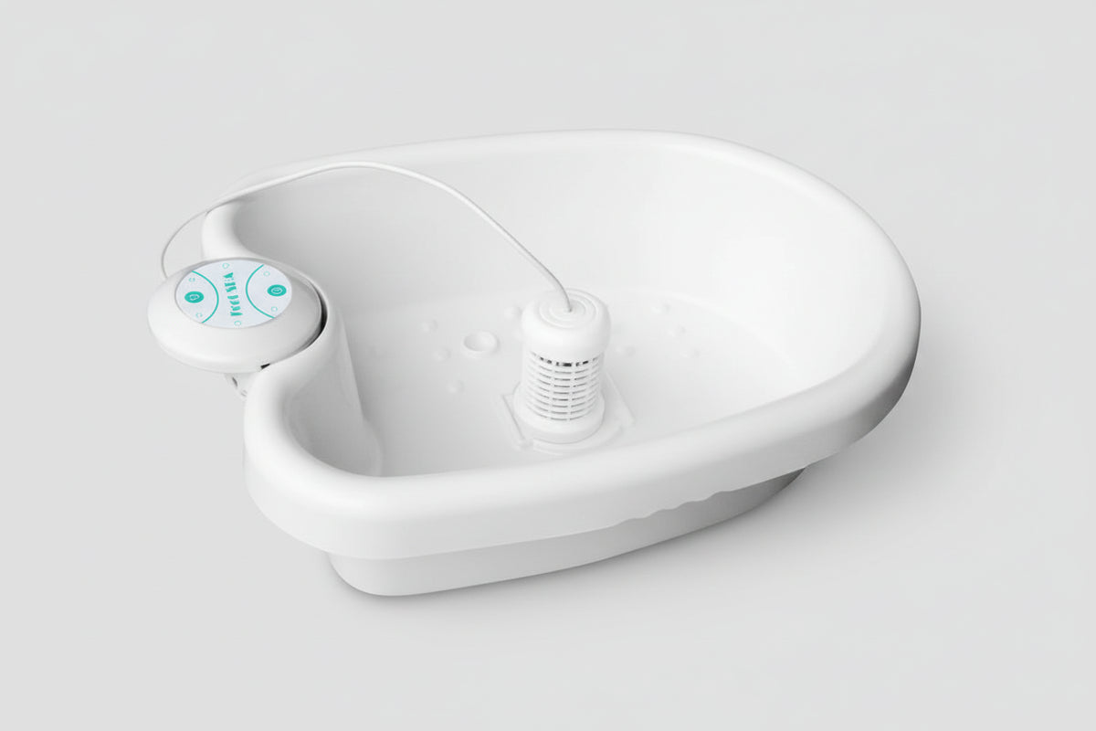 Bain de pied - Spa relaxant avec vibrations et ionisation – bassin blanc en plastique avec un dispositif de contrôle et un fond texturé pour massage