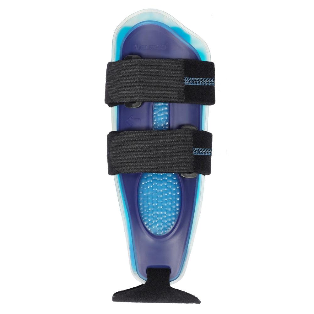 Attelle Cheville PowerGuard – vue de dessus d'une attelle bleue et transparente avec des bandes noires, mettant en avant ses détails de conception.