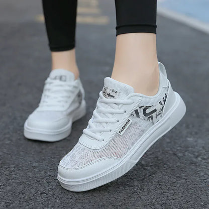 Basket Orthopédique Femme Élégante Blanche Avec Motifs - 42