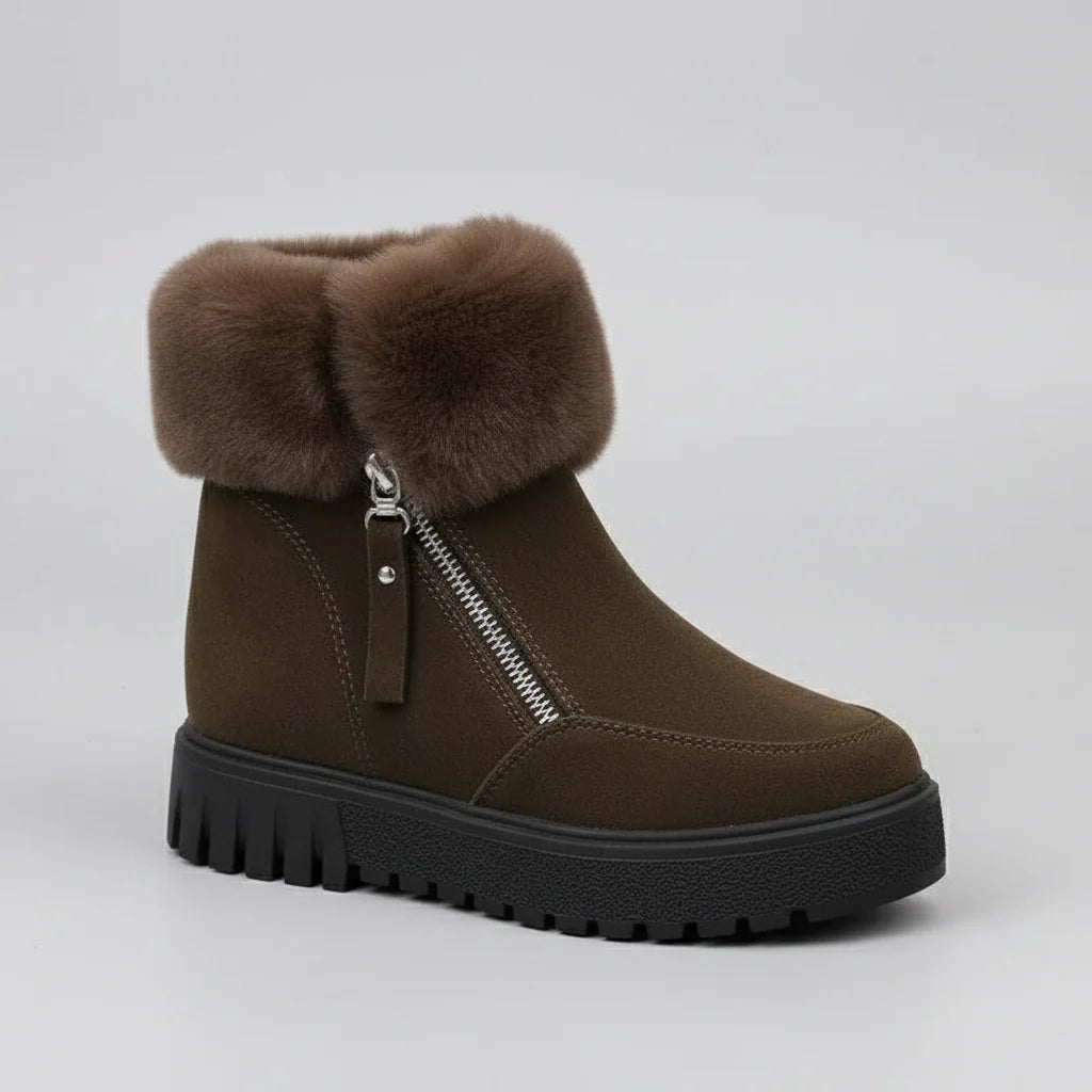 Boots Fourrure Femme : Douceur et Chaleur à Votre Pied – vue de côté mettant en avant la fourrure sur le haut et la semelle épaisse