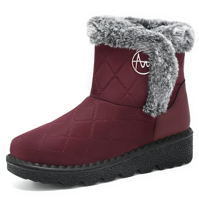 Bottines d'Hiver Femme couleur bordeaux avec fourrure grise, vue de côté, design matelassé et semelle épaisse.