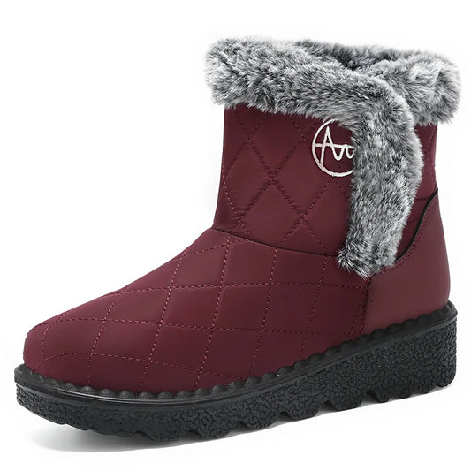 Bottines d'Hiver Femme couleur bordeaux avec fourrure grise, vue de côté, design matelassé et semelle épaisse.