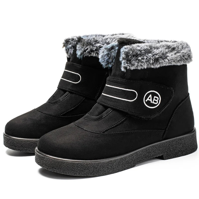 Bottines Femmes - Modèle AB - Bottines noires avec doublure en fourrure et fermeture velcro, vue de face