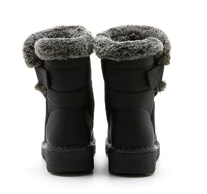Bottines de Neige Femme : Élégance et Performance Hivernale – Vue arrière de bottines noires avec doublure en fourrure grise et semelle épaisse