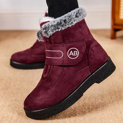 Bottines Femmes - Modèle AB – vue rapprochée d'une bottine bordeaux avec doublure en fourrure grise et semelle noire antidérapante