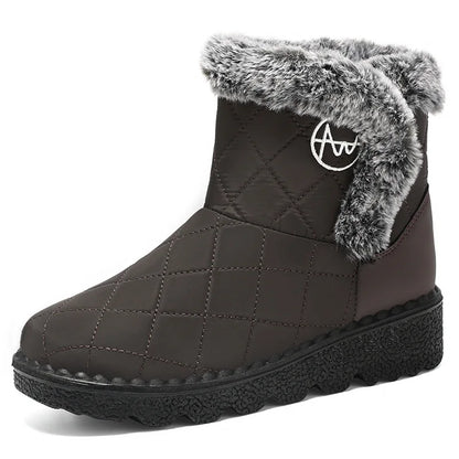 Bottines d'Hiver Femme couleur marron foncé avec doublure en fourrure grise, vue de côté, design matelassé et semelle épaisse.