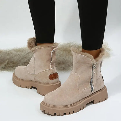 Bottes de Neige Femme beige, fourrées avec col en fourrure, vue arrière avec semelle crantée et fermeture éclair latérale.