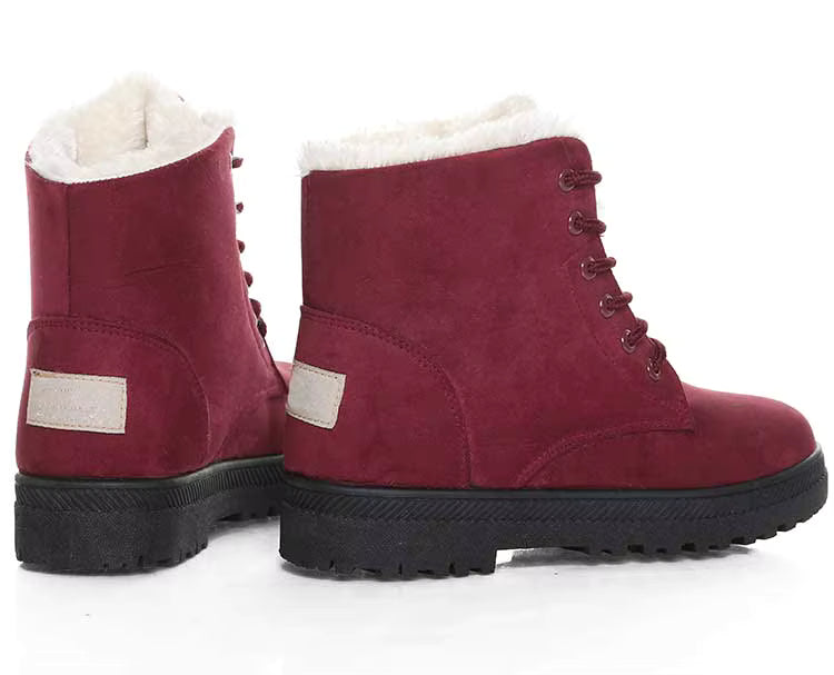 Bottines à Lacets Femme en cuir synthétique rouge avec intérieur en fourrure, semelle antidérapante et lacets visibles.