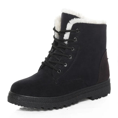 Bottines à Lacets Femme en cuir noir avec doublure en fausse fourrure, vue de face mettant en avant les lacets et la semelle antidérapante.