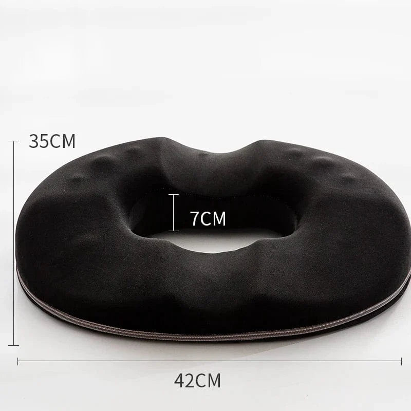 Coussin Ergonomique Lombaire en Relief avec Trou Central pour Homme – coussin noir en forme de donut avec reliefs, dimensions visibles