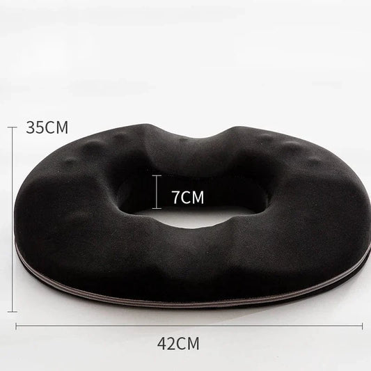 Coussin Ergonomique Lombaire en Relief avec Trou Central pour Homme – coussin noir en forme de donut avec reliefs, dimensions visibles