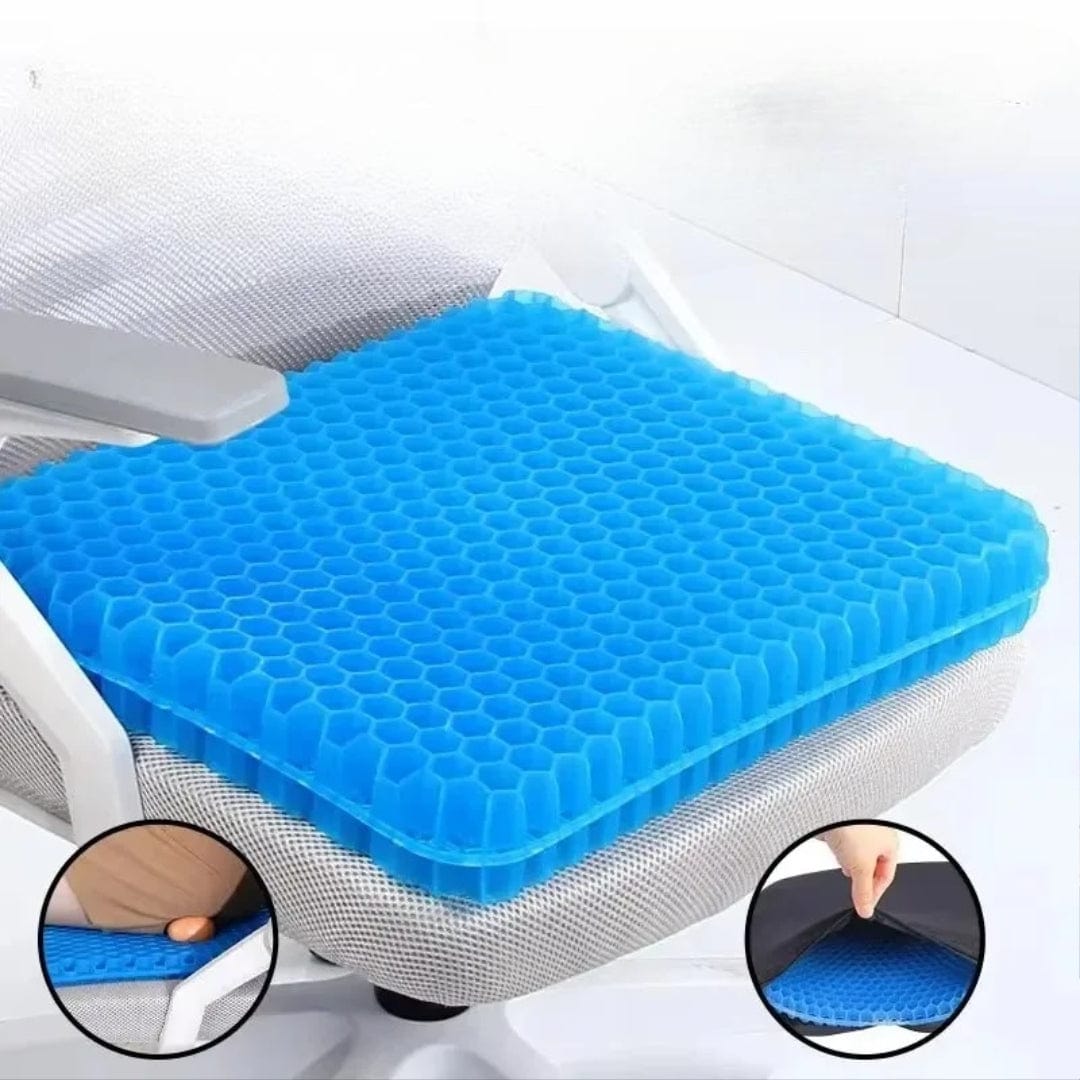 Coussin Orthopédique en Nid d’Abeille – vue en détail sur une chaise avec texture alvéolée bleue, mettant en avant sa conception ergonomique