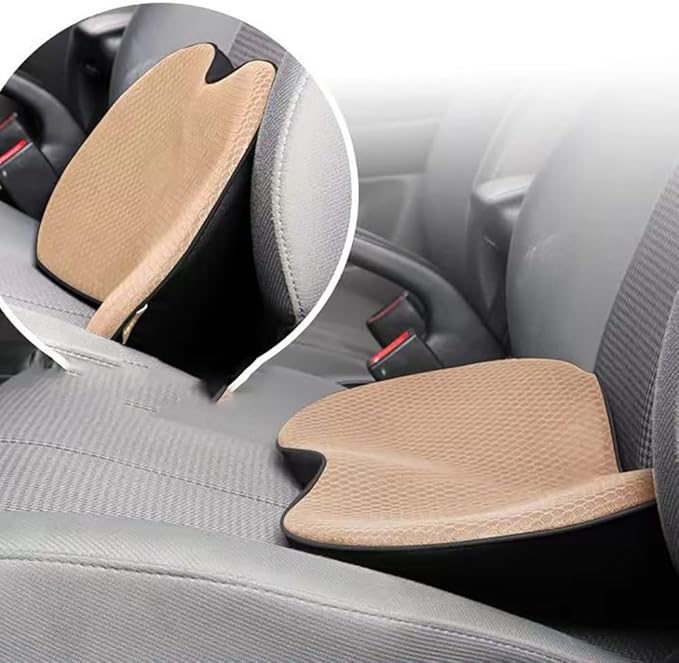 Coussin Orthopédique Lombaire Ergonomique pour Voiture – vue en perspective sur un siège avec texture beige et design incurvé pour un soutien optimal