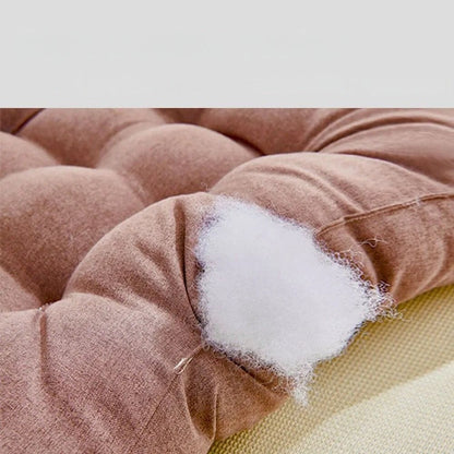 Coussin Orthopédique pour Position Assise – détail de la texture douce avec rembourrage visible et couture sur le côté