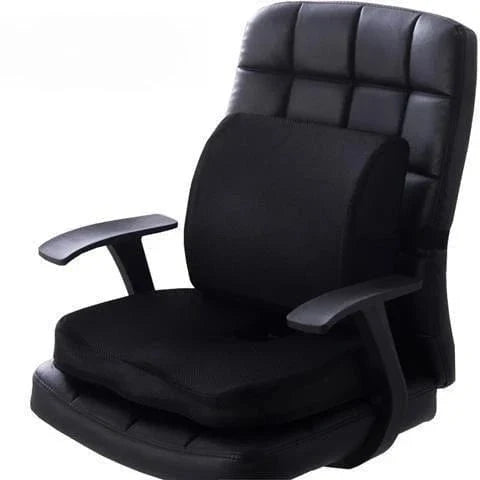 Double Coussin Orthopédique Dos, Assise Et Dossier – coussin noir rembourré sur une chaise ergonomique avec accoudoirs