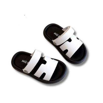 Sandales plage enfant – modèle blanc avec deux lanières, semelle noire et design ergonomique